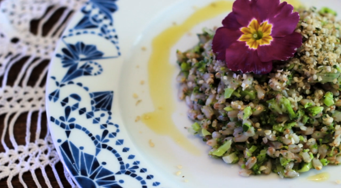 Videoricetta – Farro al pesto di broccoli